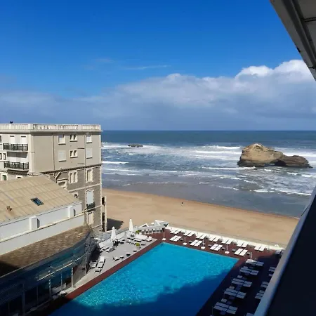 Beautiful Miramar Studio, South-facing, Waterfront Biarritz