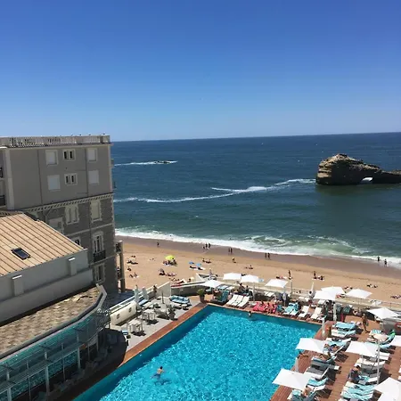 Beautiful Miramar Studio, South-facing, Waterfront Biarritz